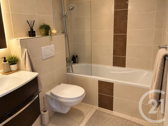 Appartement F5 à vendre - 5 pièces - 76.0 m2 - ROCHE LEZ BEAUPRE - 25 - FRANCHE-COMTE - Century 21 Avenir Immobilier