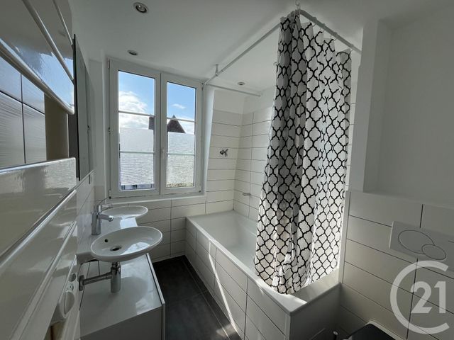 Appartement T5 à louer - 5 pièces - 75.0 m2 - BESANCON - 25 - FRANCHE-COMTE - Century 21 Avenir Immobilier