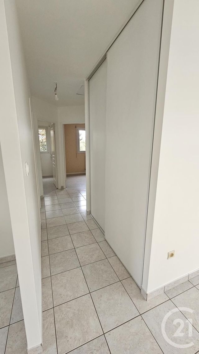 Appartement F5 à louer - 5 pièces - 86.0 m2 - CHEMAUDIN ET VAUX - 25 - FRANCHE-COMTE - Century 21 Avenir Immobilier