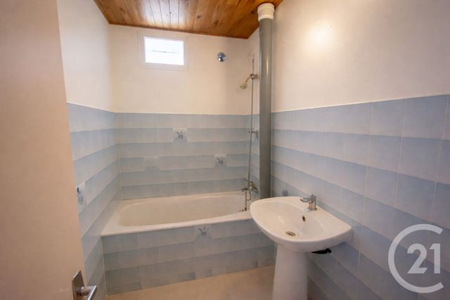 Appartement T5 à vendre - 5 pièces - 75.73 m2 - BESANCON - 25 - FRANCHE-COMTE - Century 21 Avenir Immobilier