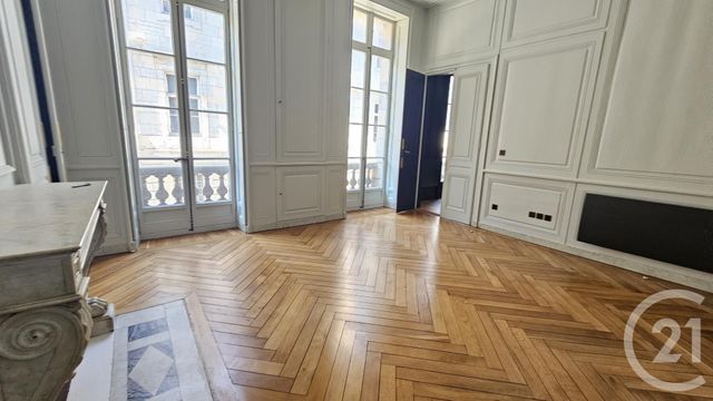 Appartement F4 à louer - 3 pièces - 107.0 m2 - BESANCON - 25 - FRANCHE-COMTE - Century 21 Avenir Immobilier