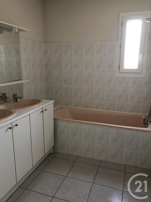 Appartement F3 à louer - 3 pièces - 68.0 m2 - BESANCON - 25 - FRANCHE-COMTE - Century 21 Avenir Immobilier